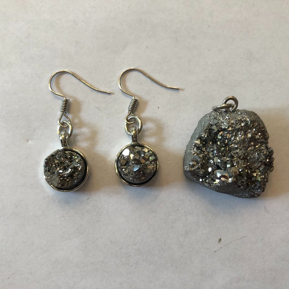Womens Silver Druzy Quartz Crystal Pendant and Earrings.